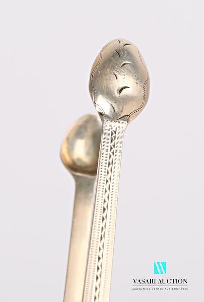 null Silver sugar tongs, the arms engraved with frieze of guilloche and stylized...