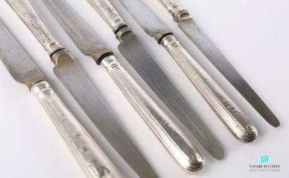 null Set of six dessert knives, the handle in filled silver with net decoration,...