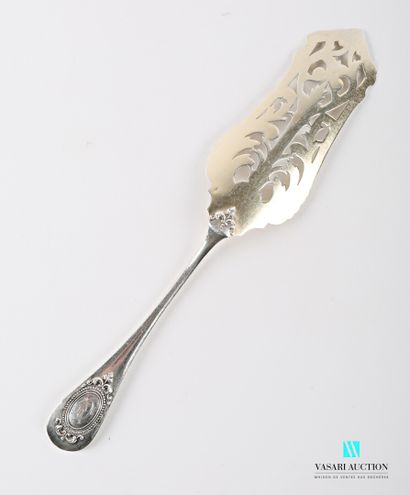 null Silver pie server, the plain handle has a medallion numbered hemmed with a frieze...