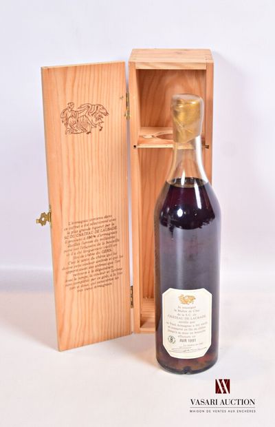 null 1 bouteille	ARMAGNAC mise Château de Laubade		1946

	Vieilli et conservé en...