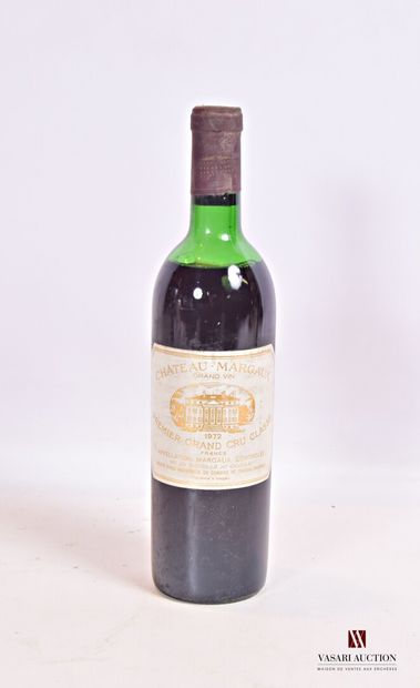 null 1 bouteille	Château MARGAUX	Margaux 1er GCC	1972

	Et. tachée. N : ht/mi épaule...