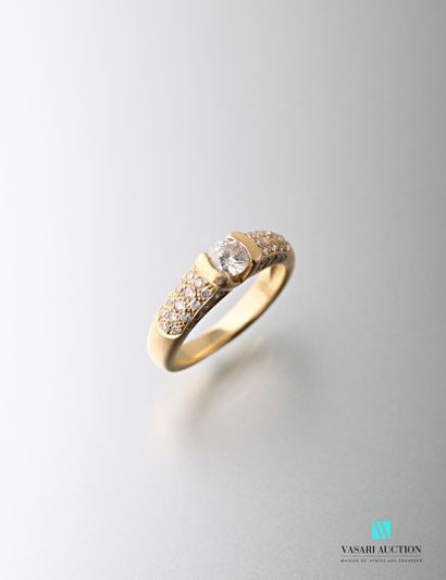 null Ring in yellow gold 750 thousandth set with a central brilliant of about 0.25...