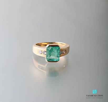 null Yellow gold ring 750 thousandth set with a rectangular emerald with two diamonds...