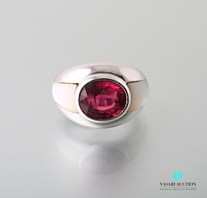 null Dome ring in white gold 750 thousandth set with a central rubellite with white...