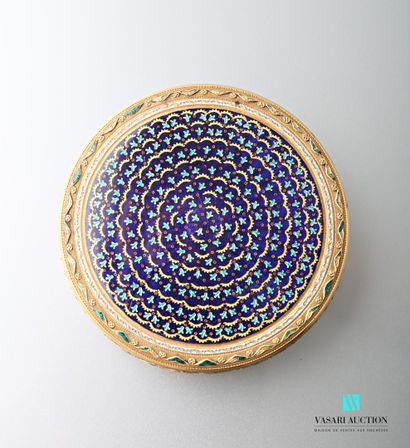  Round box in yellow gold 750 thousandths, enamelled decoration in rosette on navy...