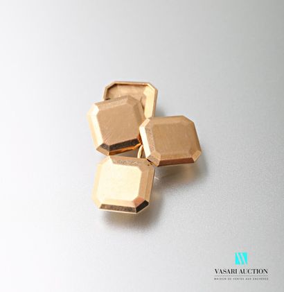 null Pair of cufflinks in gold 750 thousandths of square shape with cut sides and...