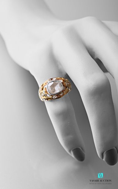 Dome ring in yellow gold 750 thousandth set...