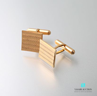 null Pair of cufflinks in gold 750 thousandths of square shape with guilloche decoration.

Weight...