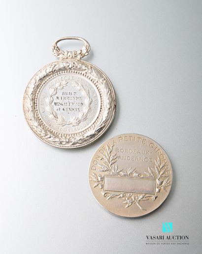 null Lot en argent comprenant une médaille Don de la petite Gironde Bordeaux Andernos...