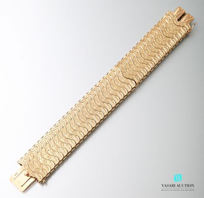 null Flexible bracelet in yellow gold 750 thousandths, links in brace with engraved...