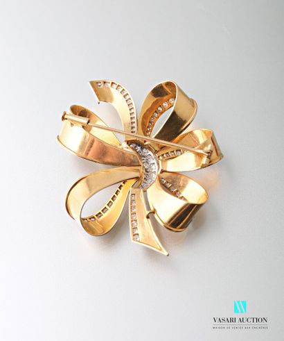 null Brooch knot in yellow gold 750 thousandths and platinum 850 thousandths of the...