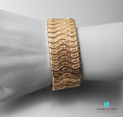 null Flexible bracelet in yellow gold 750 thousandths, links in brace with engraved...