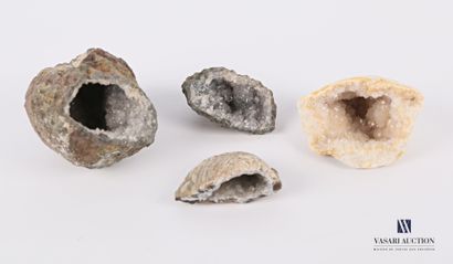 null Set of four open geodes.

Length : from 5 to 7 cm