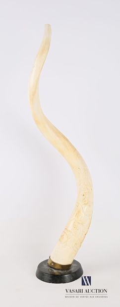 null Polished and carved Greater Kudu horn (Tragelaphus strepticeros, unregulated)...