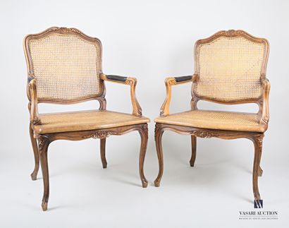 null Pair of armchairs in natural wood, moulded and carved, the backrest is fluted,...