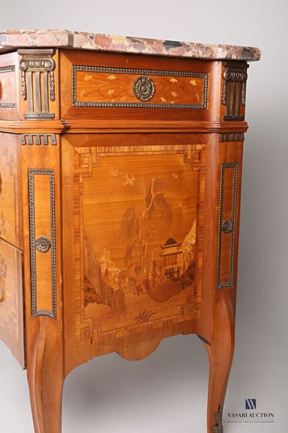 null Natural wood, veneer and marquetry chest of drawers, the front with central...