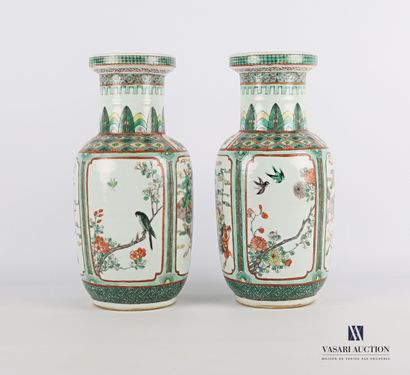 null CHINE - Canton

Paire de vases en porcelaine de forme ovoïde, le col tronconique,...
