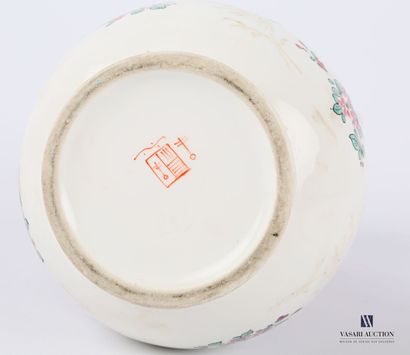null 
SAMSON 




Covered white porcelain pot with polychrome decoration on a purple...