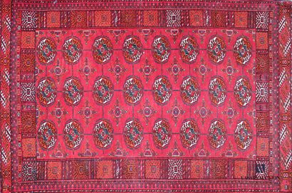 null Turkmen carpet (warp, weft and wool pile), Turkmenistan, circa 1930-1940

1.90...