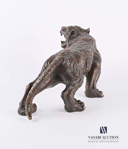 null A. JALEA (XXème siècle)

Tigre rugissant

Sujet en bronze à patine brune

Signé...