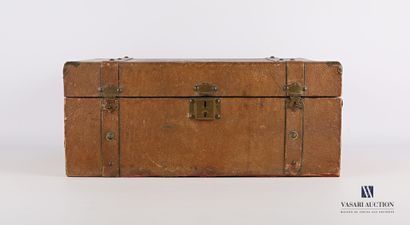 null Suitcase with games, the core in wood, marbled with paper in imitation of leather,...
