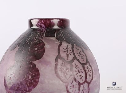null LE VERRE FRANÇAIS - CHARDER 

Vase de forme ovoïde à petit col, modèle "Lavande",...