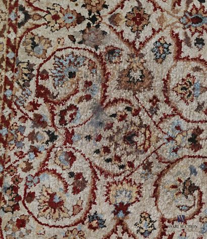 null CHINA

Wool and silk carpet decorated with flowering branches and foliage on...