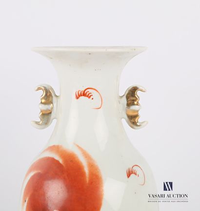 null JAPAN

Porcelain vase of baluster form with Imari decoration of a stylized dog...