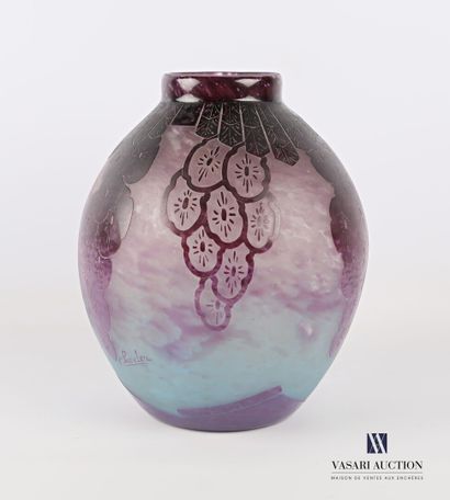 null FRENCH GLASS - CHARDER 

Vase of ovoid form with small neck, model "Lavender",...