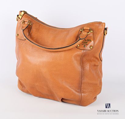 null PRADA. Tan leather bag with shoulder strap. Dustbag. Slight scratches. With...