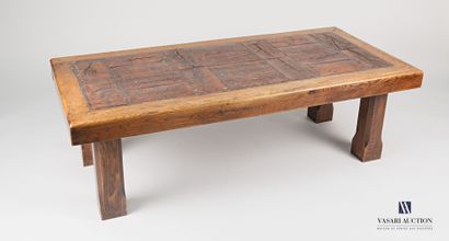 null CAPRON

Table basse en bois naturel, le plateau de forme rectangulaire foncé...