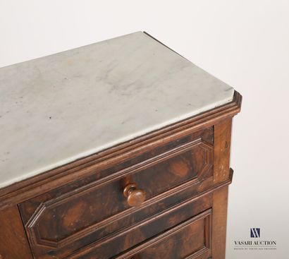 null Bedside table in natural wood and veneer, the top darkened by a veined white...