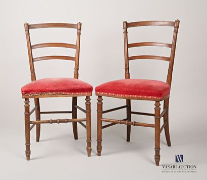 null Pair of chairs in molded natural wood, the back has three slightly arched bars,...