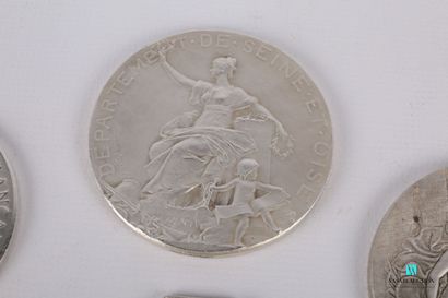 null Lot de médailles en argent comprenant une médaille du Tir au Pigeon de Biarritz...