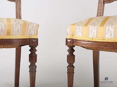 null Pair of chairs in natural wood, the backs present two baguettes in gendarme...