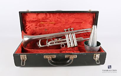 null Trumpet Couesnon Year 1949 with case

Marked 

(small pitting, wear to the case)

Height...