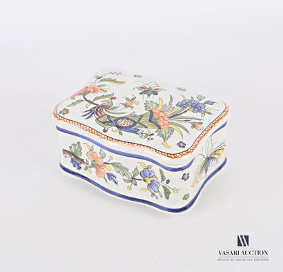 null Earthenware box of movement, the lid decorated in the taste of Rouen of a cornucopia,...
