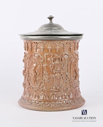 null BEAUVAIS

Tobacco pot of cylindrical shape in stoneware, the lid in pewter with...