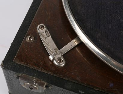 null Colombia" brand portable crank gramophone, model "Viva-tonal - Grafonola - N°...