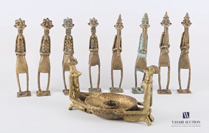 null Lot of eight bronze subjects representing women with necklaces and men with...