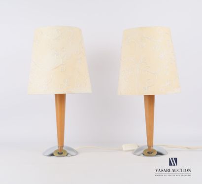 null Pair of wooden and chromed metal lamp bases, the tapered shafts, the lampshades...