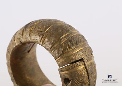 null MOSSI - BURKINA FASO ?

Set of two bronze and copper bracelets decorated with...