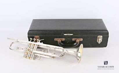 null Trumpet Couesnon Year 1949 with case

Marked 

(small pitting, wear to the case)

Height...