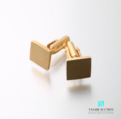 null Pair of gold plated square cufflinks with diamond point motifs.