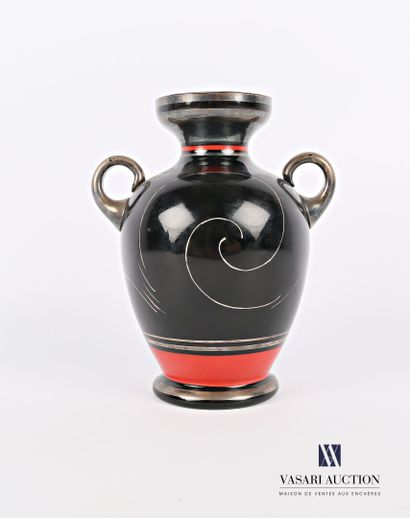 null Vase en porcelaine noire de forme balustre à décor d'un dragon chinois encadré...