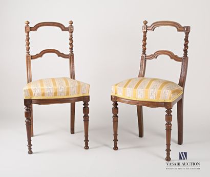 null Pair of chairs in natural wood, the backs present two baguettes in gendarme...