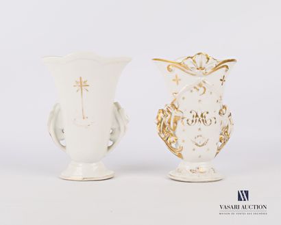 null A pair of white porcelain horn vases with gold highlights, standing on a doucine...