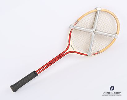 null Spalding wooden tennis racket, model Impact-650 Tom Gorman, with its metal guard...