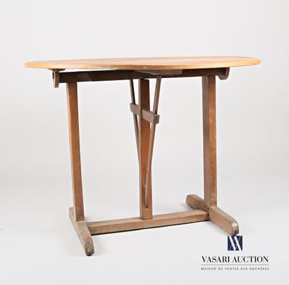 null Table de vendange en bois naturel, le plateau de forme ronde à bascule, la monture...