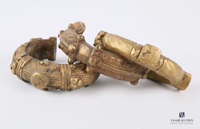 null AFRIQUE

Lot de trois bracelets ou manilles en bronze à décor de billes, spirales,...